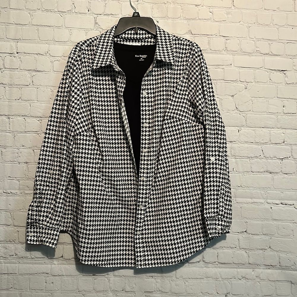 Kim Rogers Checkered jacket with black undershirt